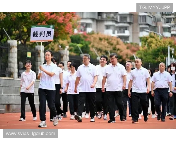校运会足球赛中亲历奔跑与拼搏的沉浸式第一视角精彩全程瞬间记录