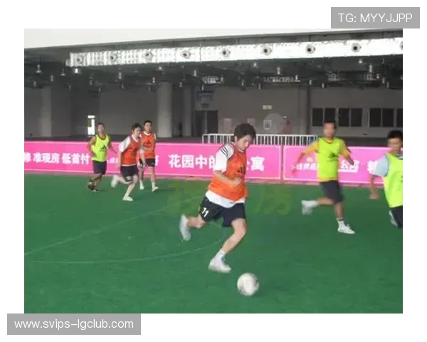 聚焦绿茵激情定格瞬间展现足球球衣独特魅力摄影构图艺术